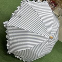 美品 サンバリア100 フリルストライプ ブルー 木ストレート手元 2段折