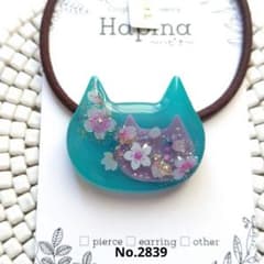 隠れニャンコ 桜デザイン 緑 ヘアゴム - メルカリ