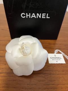 CHANEL シルクカメリアブローチ ホワイトのサムネイル