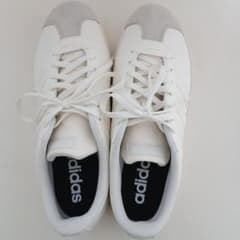 adidas　レディーススニーカーのサムネイル