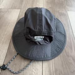 adidas バケットハット　55㎝　キッズのサムネイル