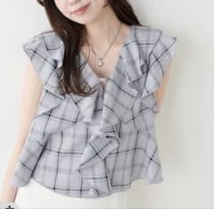 【完売品】ナチュラルクチュール♡前後２WAYチェックラッフルブラウスのサムネイル