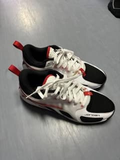 Jordan スニーカーのサムネイル