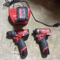 Milwaukee M12 FUEL 電動インパクトドライバー セットのサムネイル