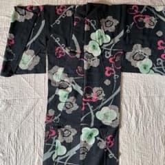 梅柄　黒の浴衣のサムネイル