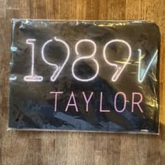 完全新品未使用】テイラースウィフト 1989 ライブ タオル - メルカリ