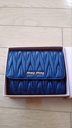 ☆美品☆MIUMIU マテラッセ ☆折り財布（箱カード半タグ付き）☆のサムネイル