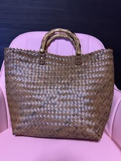 レトロなカゴバッグ・バンブー風プラ持ち手・高見え・超軽量・水濡れOK・未使用のサムネイル