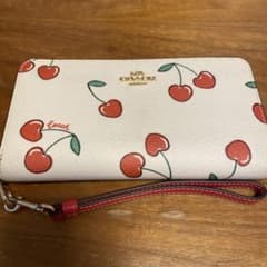 COACH 長財布 チェリー柄 ストラップ付き - メルカリ