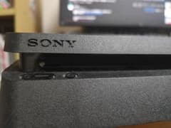 PlayStation®4 ジェット・ブラック 1TB CUH-2000BB01のサムネイル