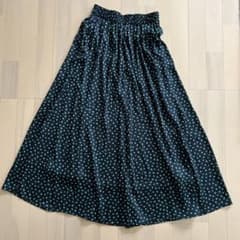 黒と緑のドット柄ロングスカートのサムネイル