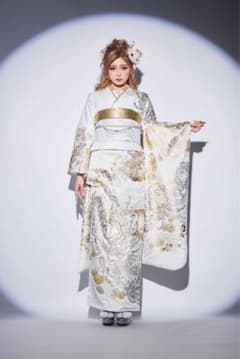 ♡スペシャル価格仕立込♡☆白＆金ゴ－ジャス振袖☆新品☆ - メルカリ
