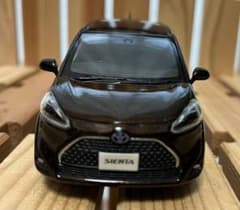 A*D様 トヨタ Sienta ミニカー ブラウンのサムネイル