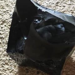 黒曜石 原石のサムネイル
