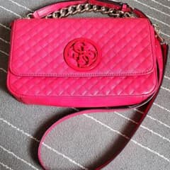 最終値下げ！！GUESSショルダーバッグ ピンクのサムネイル