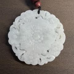 本翡翠ペンダント お花 ミャンマー産 両面模様 無含浸 無着色 可愛い 