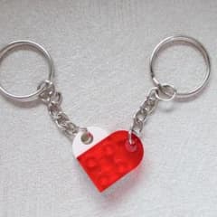 【白×クリア赤】レゴ風ブロックハートキーホルダー♡イニシャル無verのサムネイル