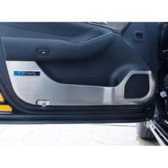 クラウン210系専用キックガード傷防止 シルバー青ロゴドアガードトヨタ内装パーツのサムネイル
