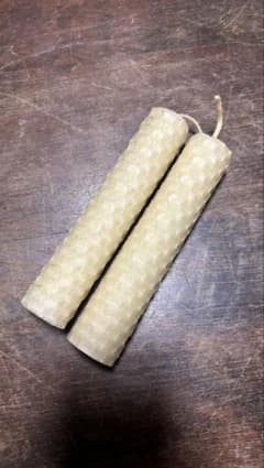 ハンドメイド風 蜂の巣模様 キャンドル 2本セット (蜜蝋風・蜜蜂テクスチャー)のサムネイル