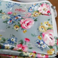 キットソン　花柄　スクエアショルダーバックのサムネイル