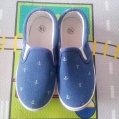 マミィ～♪さん専用9/30で削除。GU子供靴 18㎝のサムネイル