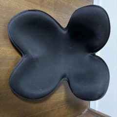 美品】MTG Style ボディメイクシート 骨盤矯正チェア　黒のサムネイル