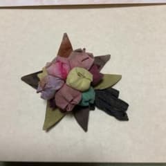 花のブローチ 手造り コサージュのサムネイル