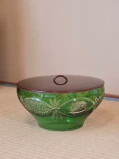 ★切子 水差し 茶道具 ガラス 工芸品 蓋付き 箱入り アンティーク 小物 格安 切子 緑 水指 深鉢 茶道具 塗蓋 ガラス工芸 箱付 Q2982 - メルカリ