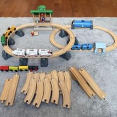 BRIOブリオ　木製鉄道セット トレインと人形と動物など まとめ売り　鉄道玩具のサムネイル