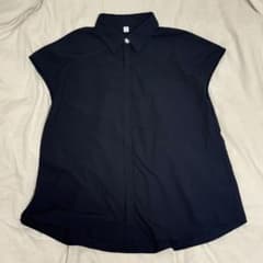 美品 GU ビジューボタン付き半袖シャツのサムネイル