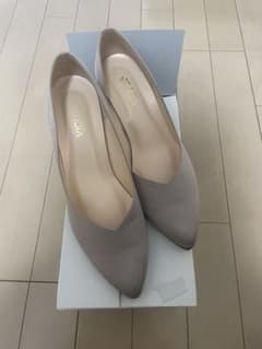 VICUNA ベージュ ポインテッドトゥ パンプスのサムネイル