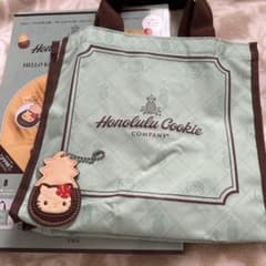 【新品未開封】ホノルル・クッキー・カンパニー×ハローキティ バッグ ＆ チャームのサムネイル