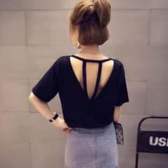背中見せ オシャレなトップス Ｔシャツのサムネイル
