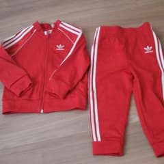 90サイズadidasセットアップ赤のサムネイル