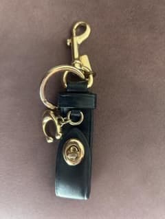 COACH キーホルダー ブラック ゴールドのサムネイル