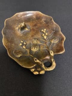 鋳銅製 蛙と植物の意匠 飾り皿 金属工芸のサムネイル