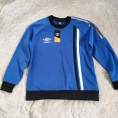 新品★アンブロ★トレーナー（裏フリース）サイズ150のサムネイル