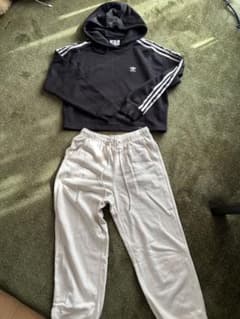 値下げしました！adidas パーカーのサムネイル