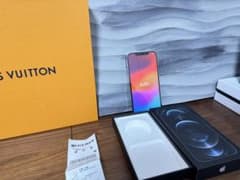 【超美品】iPhone12 Pro Max 128GB ドコモSIMフリーのサムネイル