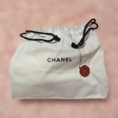 ❀CHANEL ❀ホワイトポーチ 赤い花チャーム付き - メルカリ