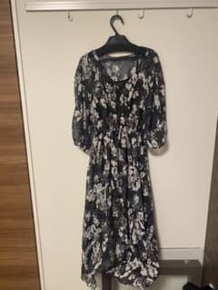 Mila Owen ほぼ新品　花柄ワンピース ロングワンピースのサムネイル