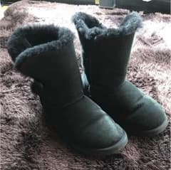 UGGのサムネイル