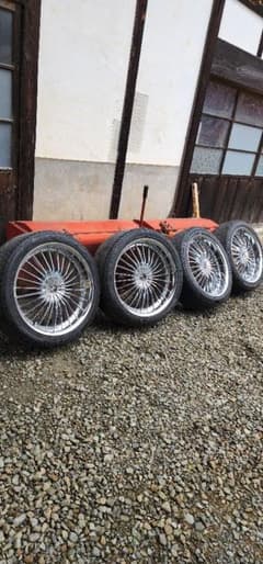 美品！265 40 r22 タイヤホイールセットのサムネイル