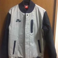 NIKEスタジャンのサムネイル