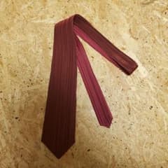 【ISSEY MIYAKE/イッセイ・ミヤケ】プリーツネクタイ ボルドー 美品 ISSEY MIYAKE/イッセイ・ミヤケ】プリーツネクタイ ボルドー 美品