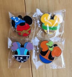 ディズニーキャラクター ピンバッジ 4個セット - メルカリ