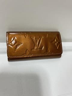 LOUIS VUITTON ルイヴィトン ミュルティクレ4 ヴェルニ ブラウンのサムネイル