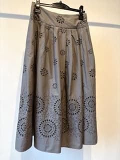 swinswing スウィンスウィング　花柄刺繍 フレアスカート ロング　グレーのサムネイル
