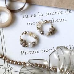 Brown farfalle and pebble ear cuff