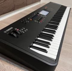 【新品同様】 YAMAHA MODX8+ ペダル付きのサムネイル